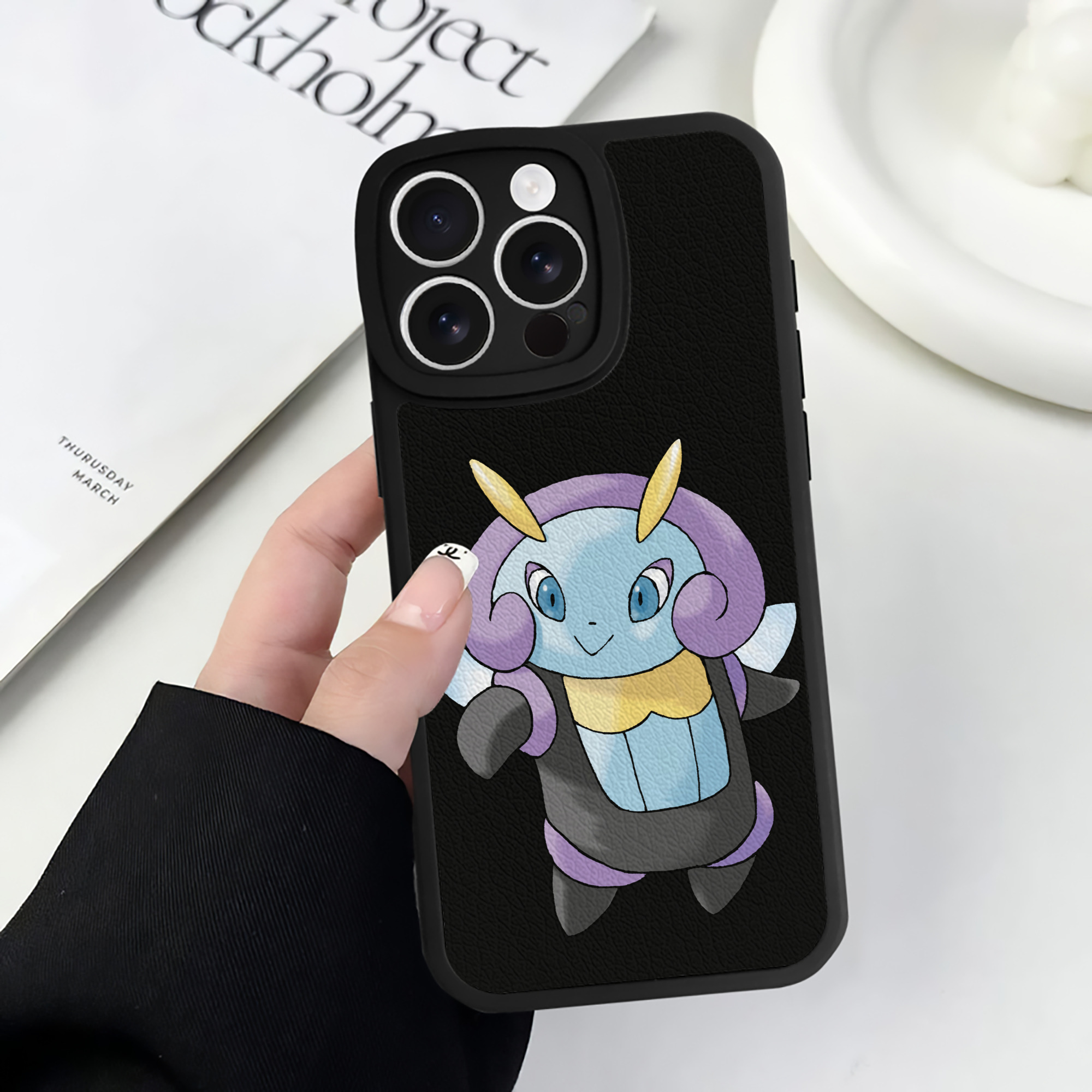（画像用） ポケットモンスター Pokémon 【iPhone 16シリーズ対応】シリコンスマホケース（レザー調） 材質：シリコン